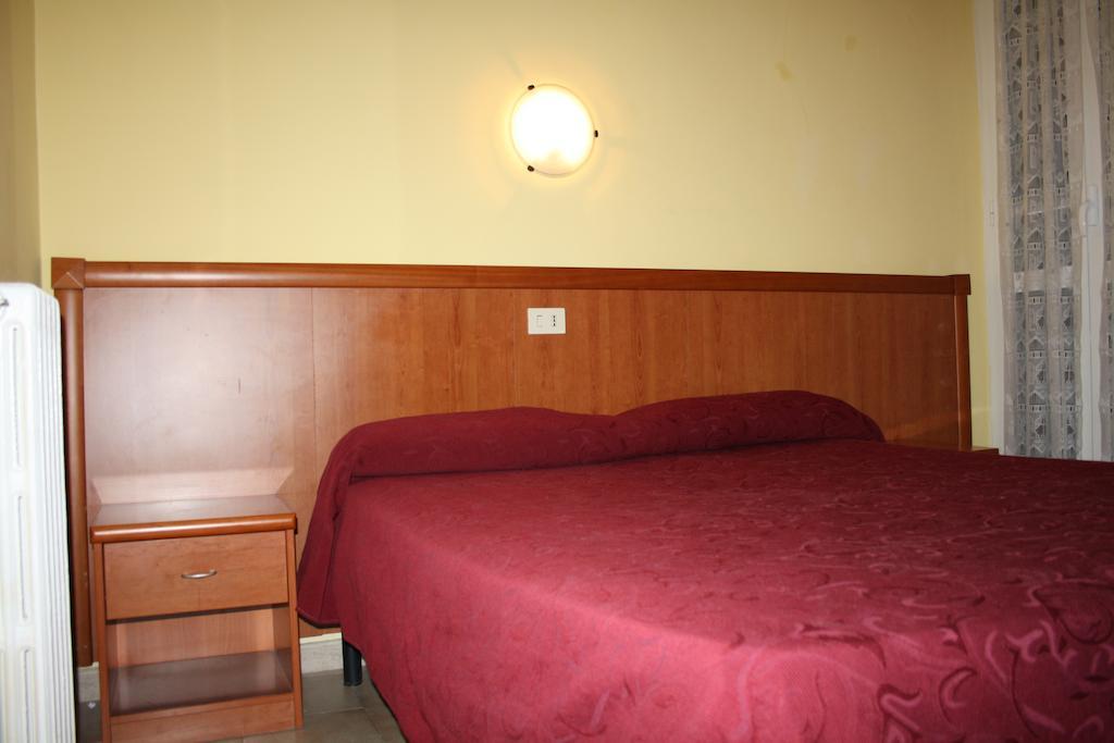 רומא Hotel Eurorooms מראה חיצוני תמונה